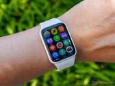 La Smart Band 10 Pro (en la imagen) cuenta con una pantalla AMOLED de 1,74 pulgadas