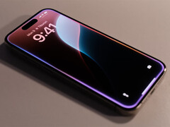 El iPhone 16 Pro utiliza una pantalla OLED convencional, a diferencia de sus hermanos iPad Pro. (Fuente de la imagen: Appshunter.io &amp;amp; Unsplash)