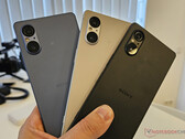 El Xperia 5 V en sus tres colores de lanzamiento. (Fuente de la imagen: Notebookcheck)