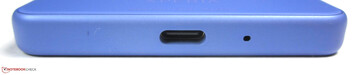 Parte inferior: USB-C 2.0, micrófono