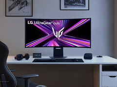 La UltraGear OLED 45GX950A luce una curvatura 800R. (Fuente de la imagen: LG)