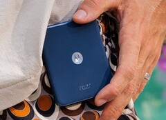 El Motorola Razr 60 viene en nuevos colores. Sin embargo, poco más ha cambiado en comparación con su predecesor. (Fuente de la imagen: Motorola)