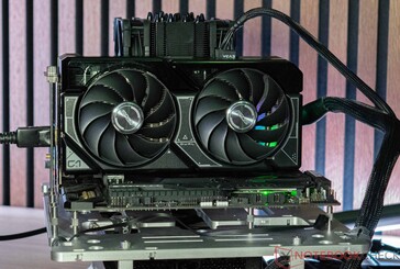 La ASUS Dual GeForce RTX 4060 Ti OC durante la prueba de emisión de ruido