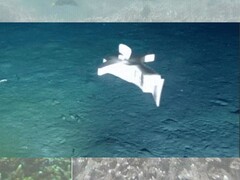 Una imagen del robot en el fondo del océano (Fuente de la imagen: el equipo de investigación; editado)