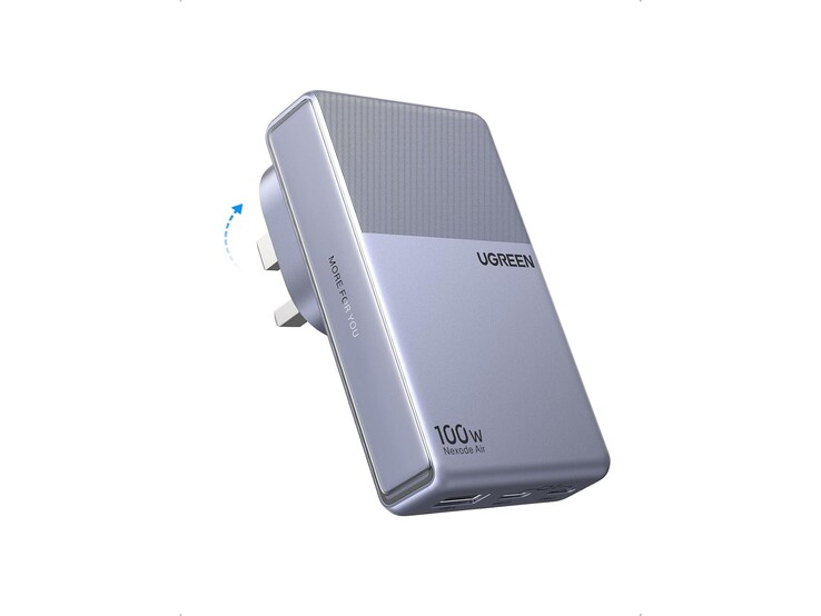 El Ugreen Nexode Air Slim 100W cuenta con enchufes británicos plegables
