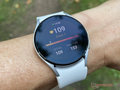 La serie Galaxy Watch5 mantendrá los grandes biseles de la pantalla del Galaxy Watch4 para la navegación táctil. (Fuente de la imagen: NotebookCheck)