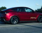 El robotaxi Tesla Model Y en color Rojo Ultra. (Fuente de la imagen: @AdanGuajardo/X)