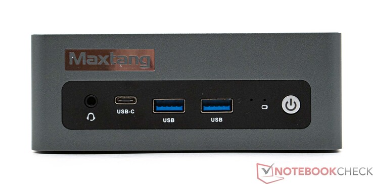 Frontal: toma de 3,5 mm (salida de línea+entrada de micrófono), 1x USB-C (3.2 + DisplayPort 1.4), 2x USB 3.2, encendido