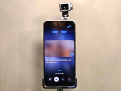El Honor Robot Phone viene con un compañero de IA que puede ver e interactuar a través de su cámara cardán y su avatar en pantalla.