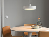 El último dispositivo inteligente de la gama de Ikea es la lámpara LED inteligente NYMANE, basada en la lámpara KLANG de los años 60. (Fuente de la imagen: Ikea)