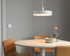 El último dispositivo inteligente de la gama de Ikea es la lámpara LED inteligente NYMANE, basada en la lámpara KLANG de los años 60. (Fuente de la imagen: Ikea)