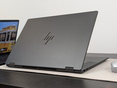 HP OmniBook X Flip 16 hace muchas cosas bien en comparación con su competencia inmediata (Fuente de la imagen: Notebookcheck)