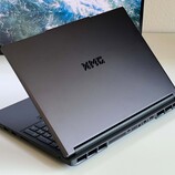El portátil RTX 5070 Ti y hasta 128 GB de RAM dentro de un híbrido de juego/estación de trabajo - Análisis del portátil XMG Pro 16 (E25)