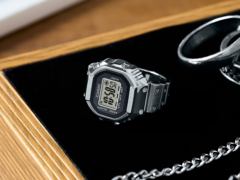 El reloj con anillo Casio CRW-001-1JR (en la imagen) tiene aproximadamente 2 años de autonomía con la pila SR621SW. (Fuente de la imagen: Casio)