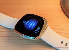 El Fitbit Sense podría obtener la medición de la presión arterial en forma de actualización si el ensayo de un mes de duración de la compañía va bien. (Fuente de la imagen: NotebookCheck)