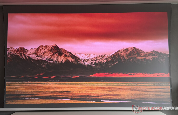 A la luz del día (frente de la ventana a la derecha), el VisionMaster Max sigue proporcionando una imagen claramente reconocible