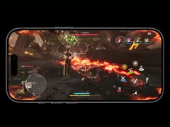 Jugabilidad en el iPhone 17 Pro Max equipado con el chip A19 Pro, que muestra combates de alta intensidad con gráficos detallados y controles en pantalla. (Fuente de la imagen: Apple)
