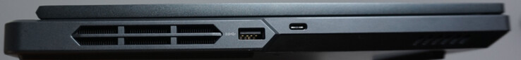 Puertos a la izquierda: USB-A (5 Gbit/s), USB-C (10 Gbit/s, DP)