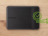El disco duro de Toshiba presenta un diseño muy minimalista en color negro 