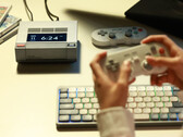 El AYANEO AM02 puede adquirirse con el controlador 8BitDo y los accesorios del teclado Nuphy, en la imagen. (Fuente de la imagen: AYANEO)