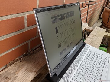 Alienware m15 R4 en uso exterior