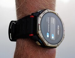 El Amazfit T-Rex Dual Solar incorpora células solares en la parte delantera y trasera.