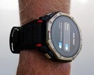 El Amazfit T-Rex Dual Solar incorpora células solares en la parte delantera y trasera.