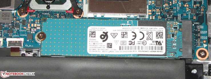 El principal dispositivo de almacenamiento es una unidad SSD NVMe