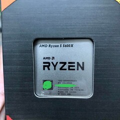 El AMD Ryzen 5 5600X parece amenazar la hegemonía del Core i9-10900K en las cargas de trabajo de un solo hilo. (Fuente de la imagen: @GawroskiT en Twitter)
