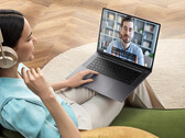 El Huawei MateBook 16s se asemeja al MacBook Pro 16, a diferencia del MateBook D 16 de la imagen inferior. (Fuente de la imagen: Huawei)