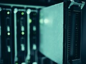 Primer plano de los racks de servidores en un centro de datos