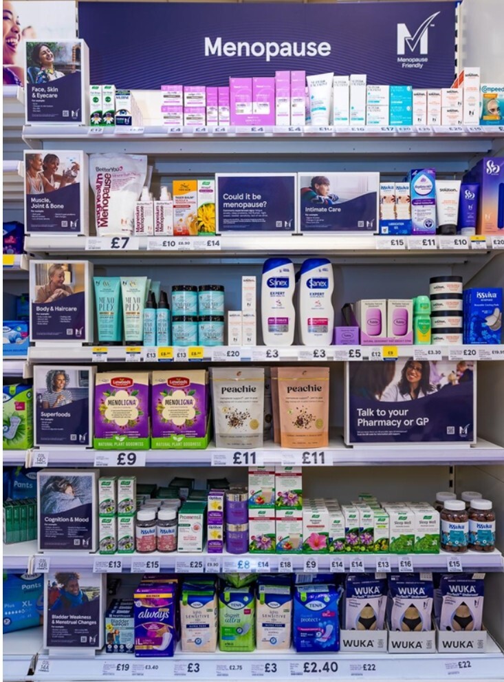 La bahía de la menopausia de Tesco en la tienda cuenta con productos específicos para los síntomas y educación sanitaria vinculada a QR en colaboración con GenM (Fuente de la imagen: Tesco plc)