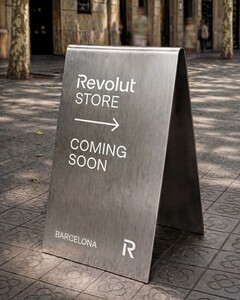 Revolut consigue una tienda.