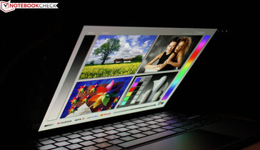 Ángulos de visión de la pantalla OLED del Vivobook 13 Slate