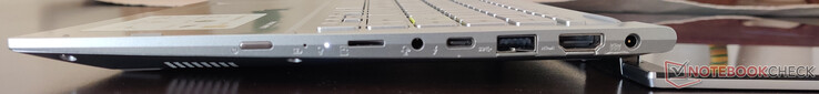 Derecha: lector de tarjetas microSD, conector de audio combinado, Thunderbolt 4, USB 3.2 Gen2 Tipo-A, salida HDMI 1.4, entrada de CC