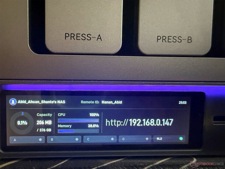 La pantalla integrada muestra la IP de acceso local después de realizar una conexión Ethernet por cable