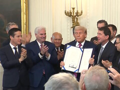 El presidente Trump firma la ley GENIUS, que permite mayores controles sobre las stablecoins y los emisores. (Fuente de la imagen: Casa Blanca)