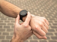 El reloj inteligente Forerunner 55 de Garmin (en la imagen) recibe una nueva actualización estable. (Fuente de la imagen: Garmin)