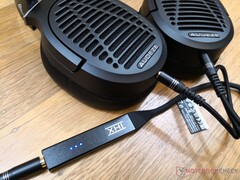 El minúsculo adaptador THX Onyx DAC USB-C a 3,5 mm, de 199 dólares, es compatible con el renderizado MQA para los audiófilos en movimiento
