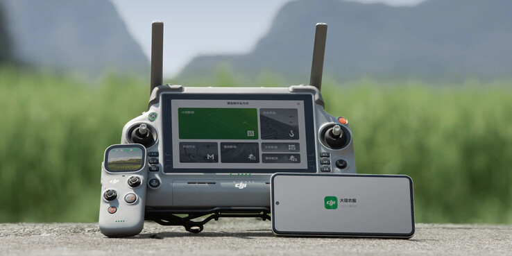 El DJI RC Mini AG junto al controlador remoto RC Plus 2 AG. (Fuente de la imagen: DJI)