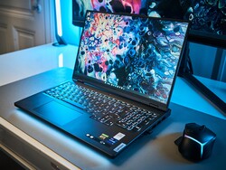 Lenovo Legion Pro 7 16IRX8H: Dispositivo de prueba proporcionado por Lenovo Alemania