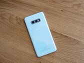 El Samsung Galaxy S10e se ha ganado un seguimiento de culto por ser el último pequeño buque insignia de Samsung. (Fuente: Presse-citron)