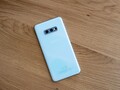 El Samsung Galaxy S10e se ha ganado un seguimiento de culto por ser el último pequeño buque insignia de Samsung. (Fuente: Presse-citron)