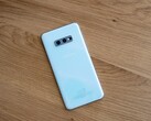 El Samsung Galaxy S10e se ha ganado un seguimiento de culto por ser el último pequeño buque insignia de Samsung. (Fuente: Presse-citron)