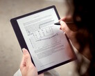 El lápiz óptico InkSight permite realizar anotaciones en color sobre los textos en el lector electrónico Boox Note Mini C.
