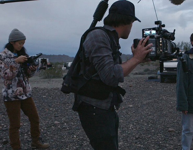 Chloé Zhao en el plató de Nomadland (Fuente de la imagen: IndieWire )