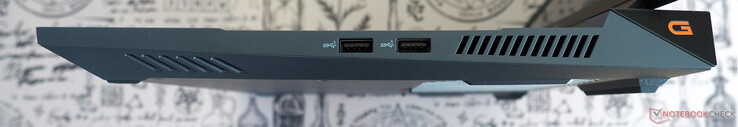 A la derecha: 2x USB-A 3.2 Gen 1
