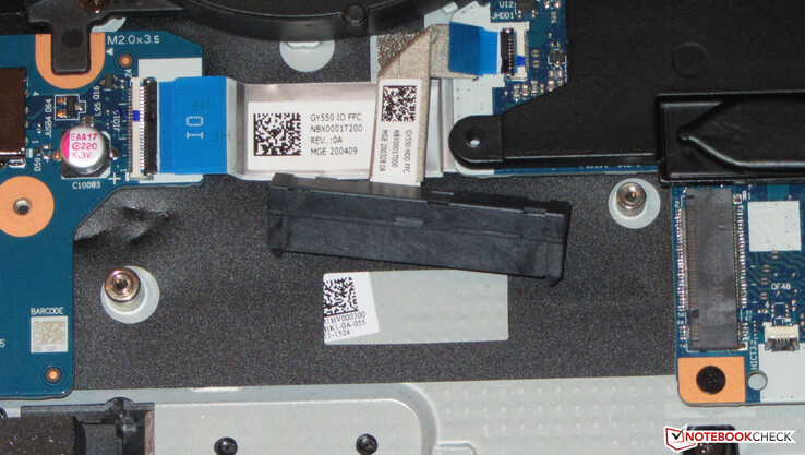 Si quitas el caddie de 2,5 pulgadas, puedes instalar un segundo SSD NVMe en su lugar.