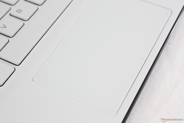 El Clickpad (10,5 x 6 cm) es más pequeño que en el XPS 15, pero sus teclas integradas son más firmes y no tan esponjosas