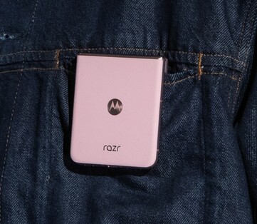 Motorola Razr 2025 en Pantone Parfait Pink. (Fuente de la imagen: Motorola)